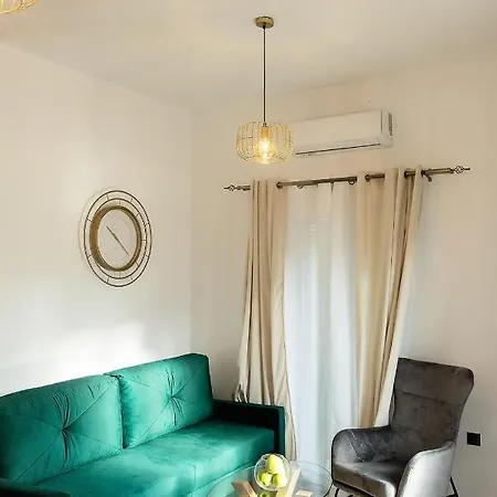 Deluxe Town Hall Square Flat In Historical Center 2 דירה