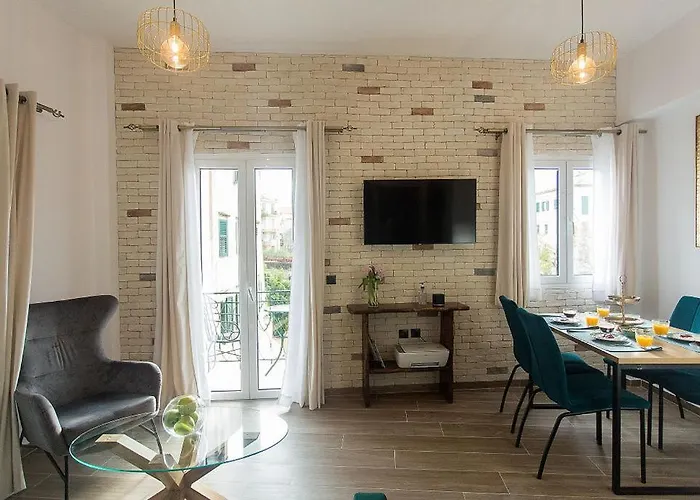 Deluxe Town Hall Square Flat In Historical Center 2 Апартаменты